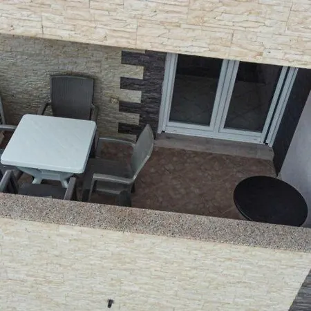 Apartment Max Vir