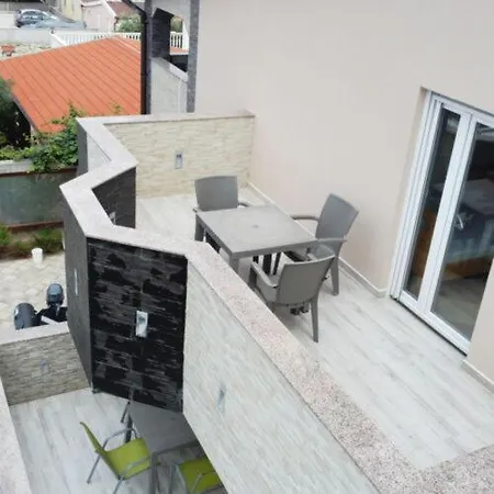 Max Apartment