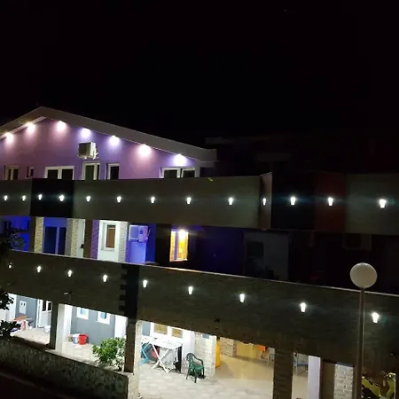 Apartment Max
